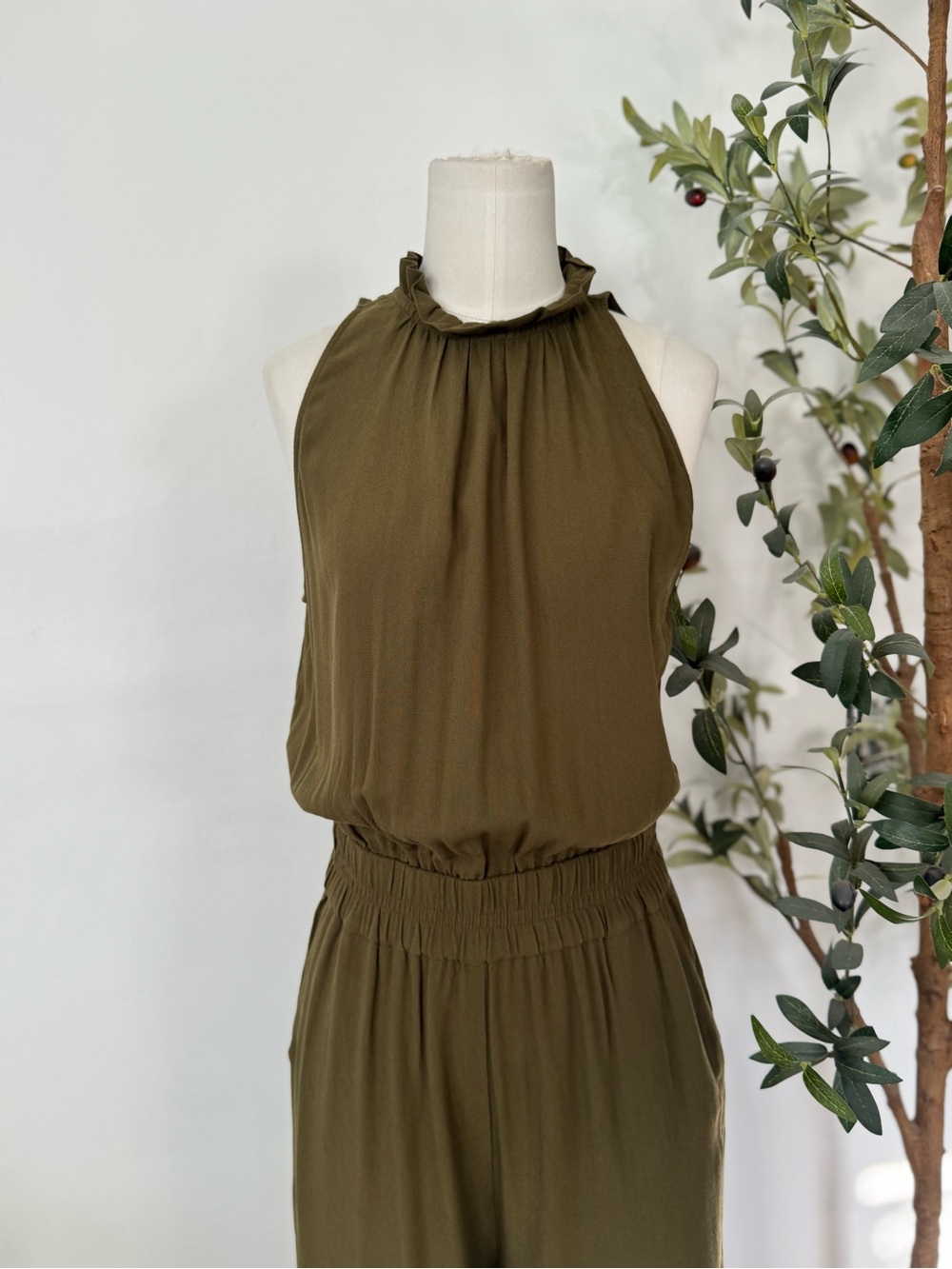 Chelsea28  Sleveless Olive Green Wide Leg Crop Jumpsuit - Picture 4 of 6